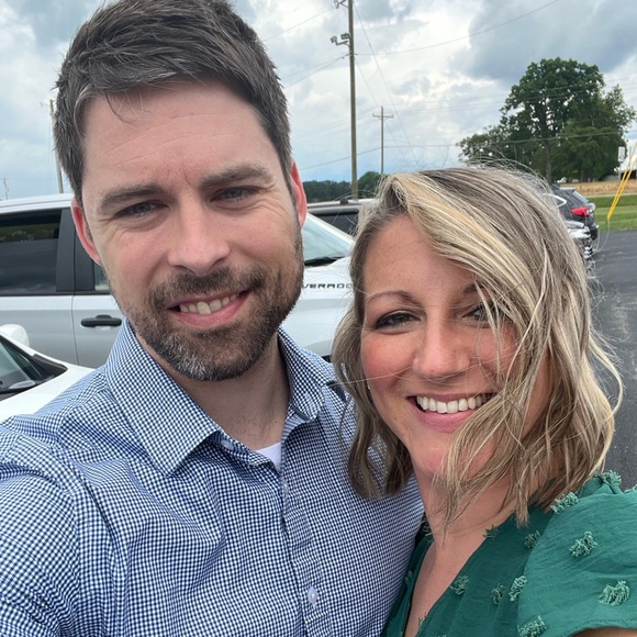 Meet your Posher, Nicole - Picture 2 of 4